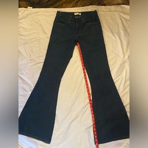 Levi’s 70s bell low rise flares